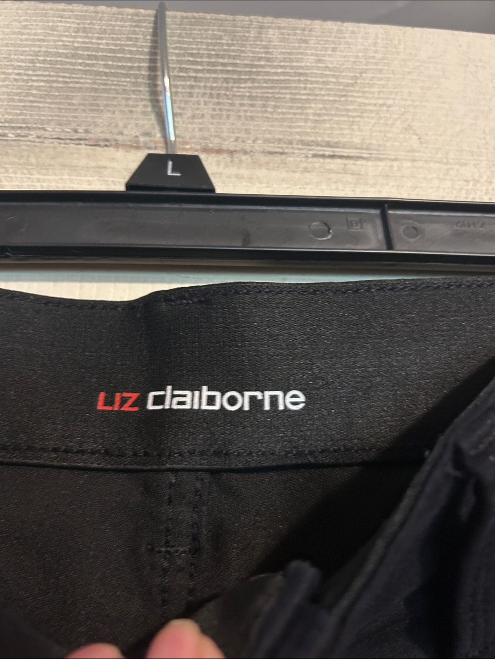 Liz Claiborne Black Mid Rise Sara Crop Jeans Size 2 - Picture 6 of 9